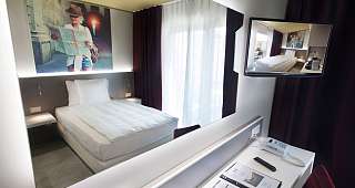 Hotel City Locarno room desk